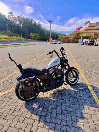 HARLEY-DAVIDSON SPORTSTER FORTY-EIGHT 
